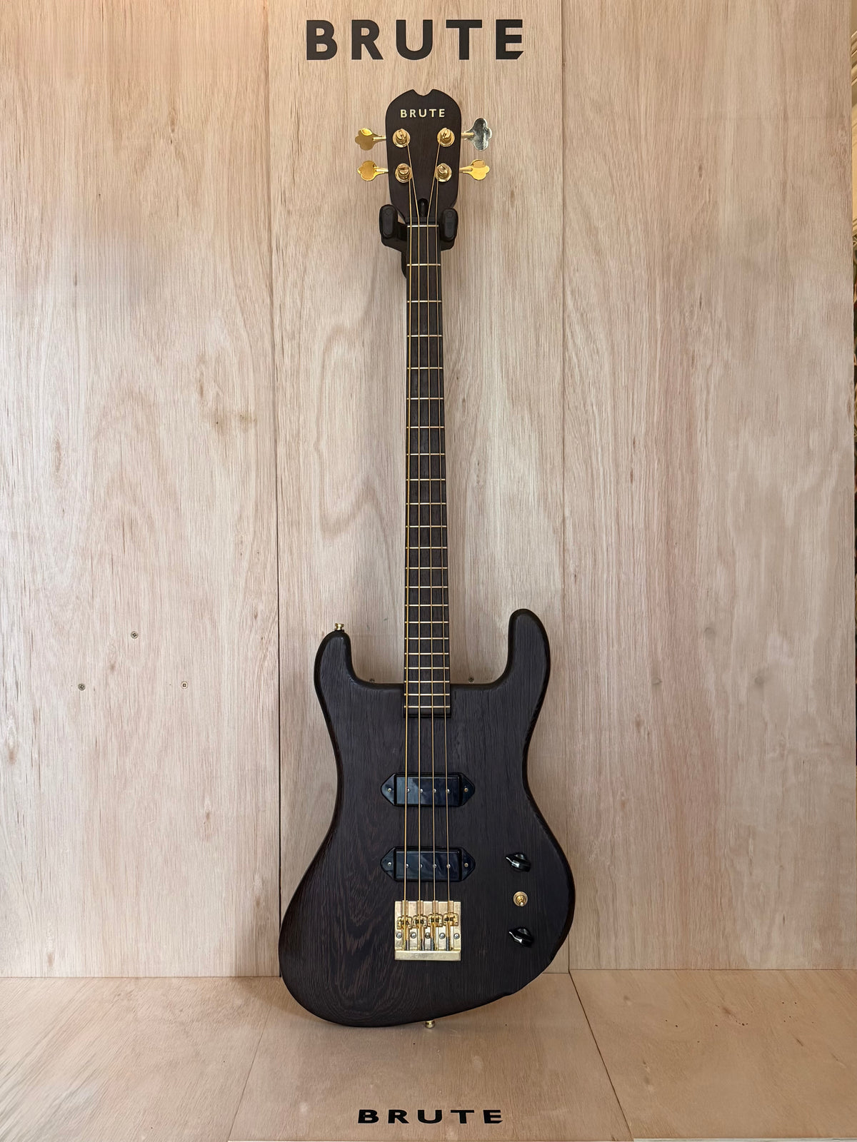 BRUTE - MO BASS